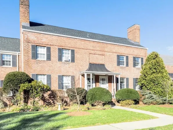 34 4th St, Stamford, CT 06905