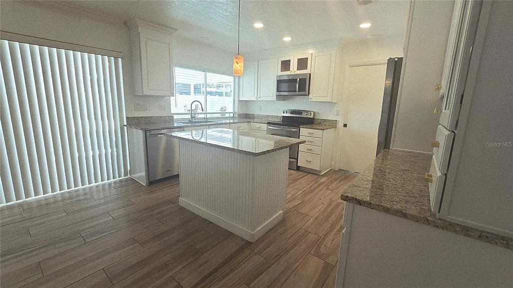 4 bed, 3.0 bath, 2135 sqft, $3,850 — Photo 4