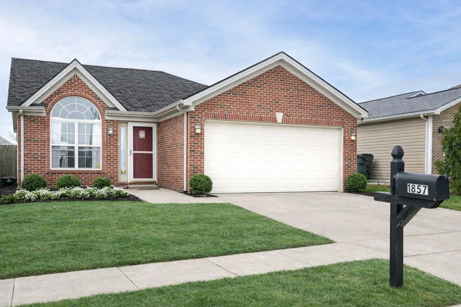 3 bed, 1327 sqft, $1,950 — Photo 1