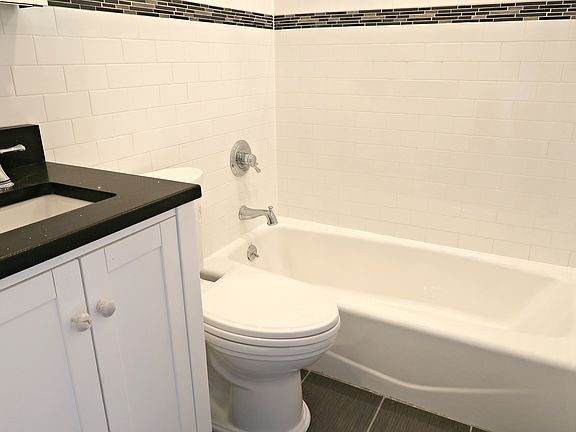 4th image of 55 Halsey St #4