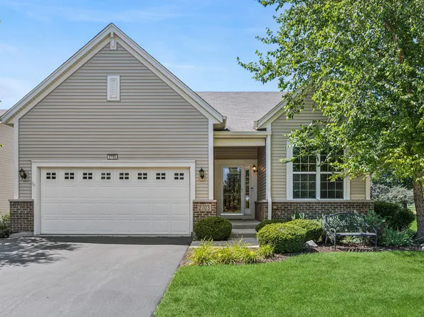 2703 Northmoor Dr, Naperville, IL 60564