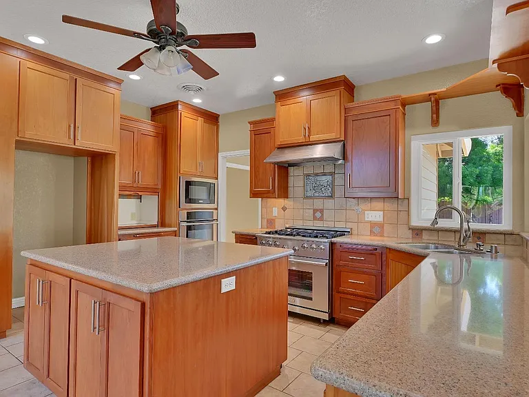 722 Mariner Loop — Photo 11
