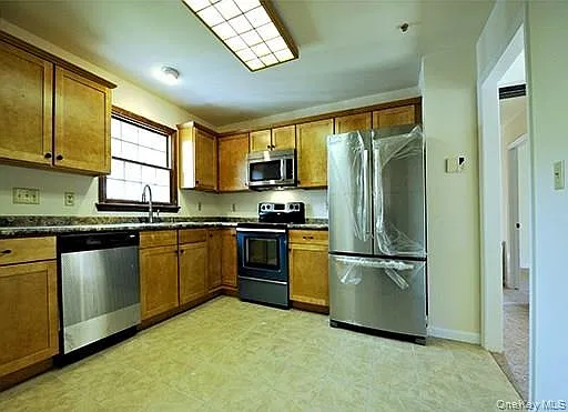 3 bed, 3.0 bath, 2436 sqft, $3,000 — Photo 4