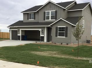 1040 SW Sparrow Pl, Mountain Home, ID 83647