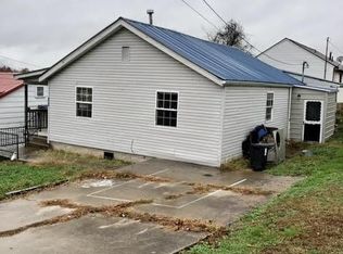 823 8th St, Nitro, WV 25143