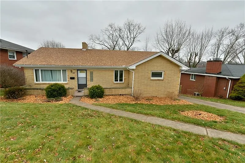 560 Montgomery Ave photo 1