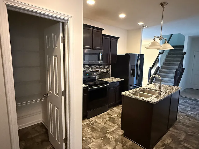 822 Blue Ash Trl — Photo 9