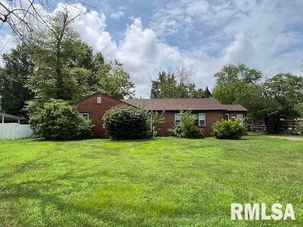 1403 W Hendrickson St, Marion, IL 62959