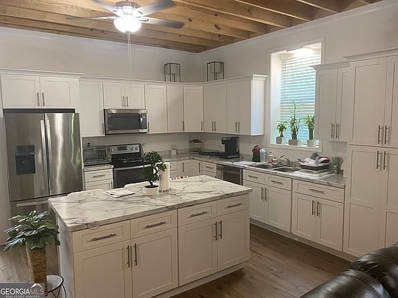 2nd image of 200 Heath Rd