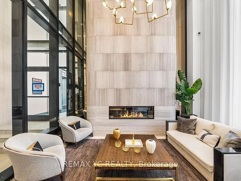 2020 Bathurst St #721 — Photo 11