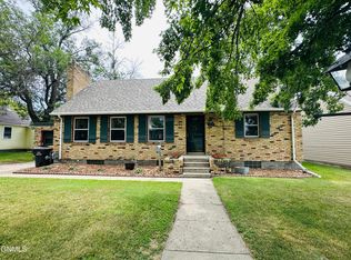 417 3rd St SW, Jamestown, ND 58401