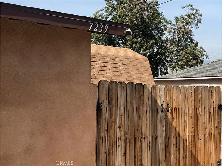 7239 Sterling Ave — Photo 12