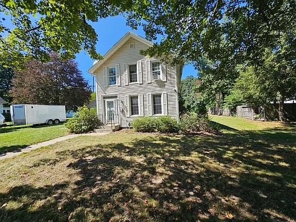 3rd image of 417 Moccasin St