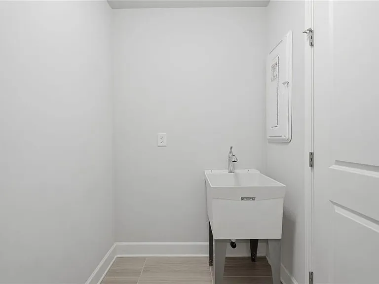 6168 Collins Rd — Photo 34