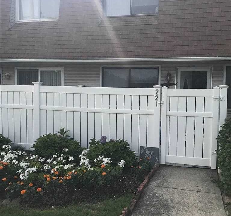 1st image of 221 Storm Dr