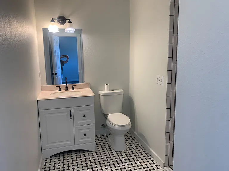 2409 Burcham St — Photo 10