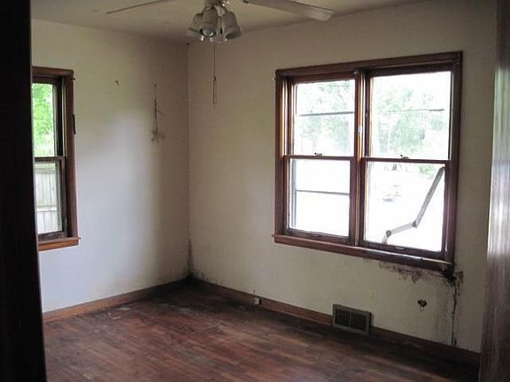 4th image of 135 5th St