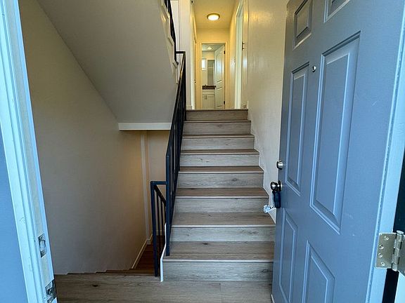 3rd image of 820 W 12th St APT 1
