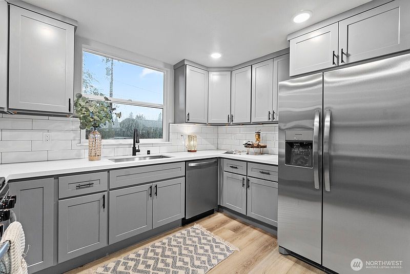 5th image of 1114 2nd Avenue SW
