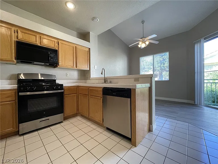 5155 W Tropicana Ave #2079 — Photo 4
