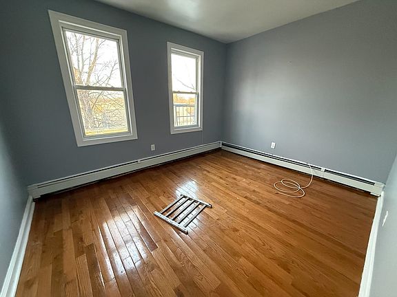 2nd image of 139 W 54th St