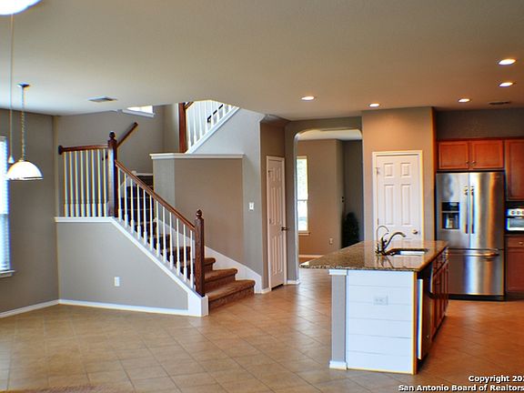 3rd image of 313 Atalaya
