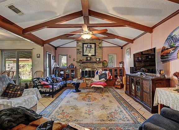 4th image of 2404 Granberry Dr