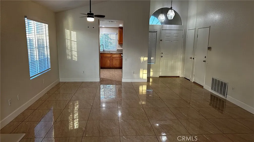 3 bed, 1141 sqft, $3,000 — Photo 3