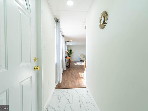 3rd image of 152 Roosevelt Ave