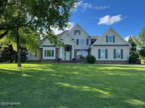 2041 8th St SE, East Grand Forks, MN 56721