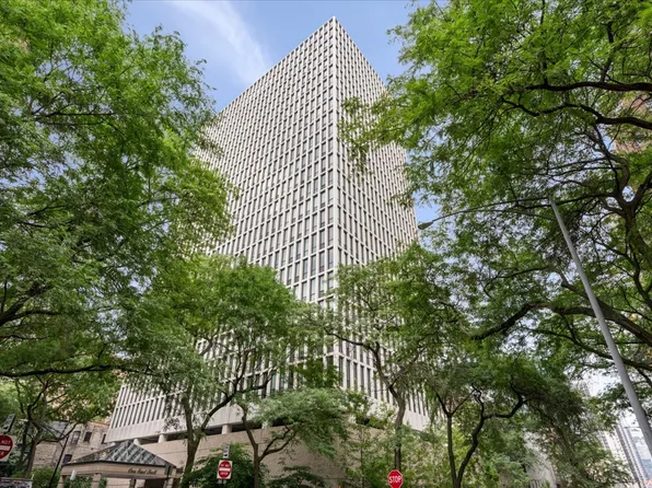 1 E Scott St, Chicago, IL