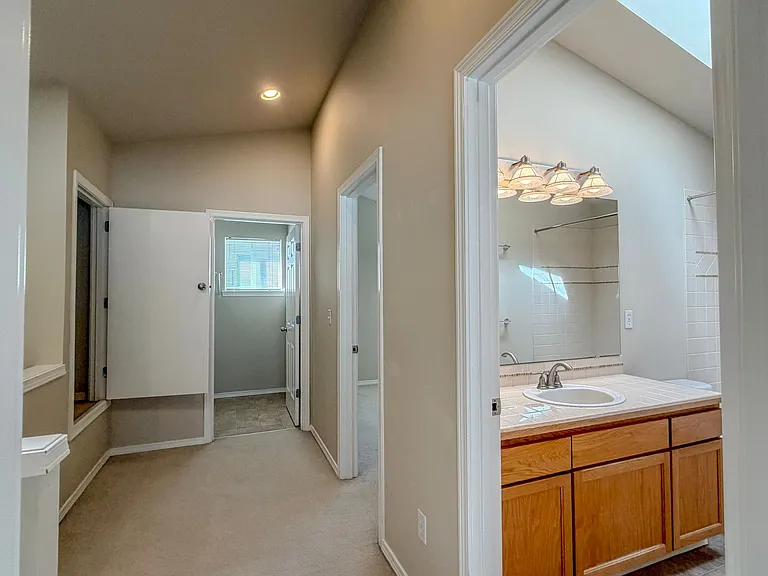 8538 Midvale Ave N #B — Photo 9