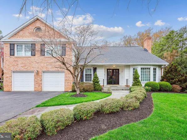 8905 Copenhaver Dr, Potomac, MD 20854