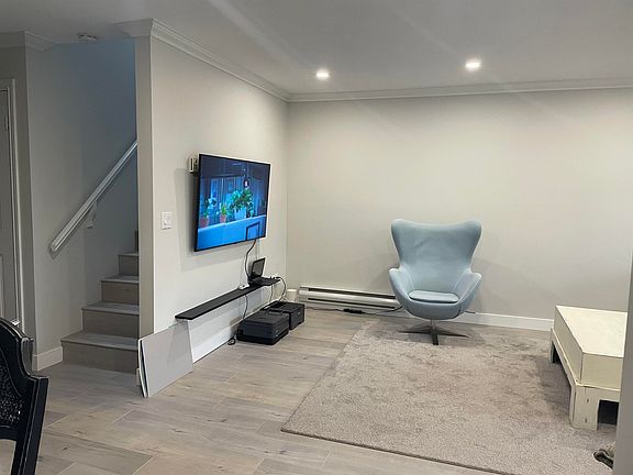 3rd image of 225 W 16th St #13