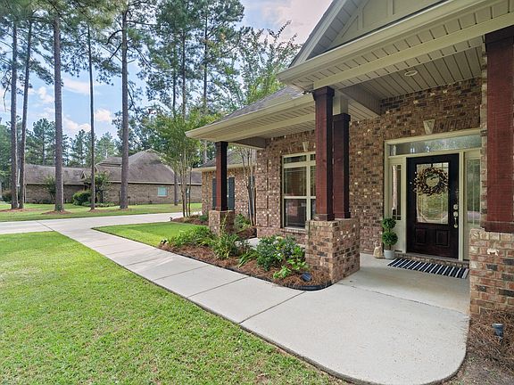 5th image of 26 Carriage Parke Dr