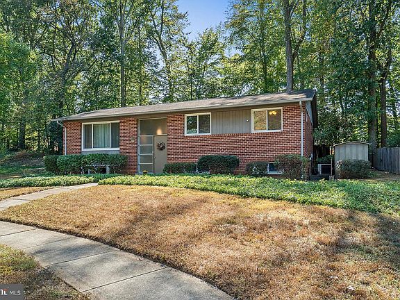 3rd image of 9885 Becket Ct