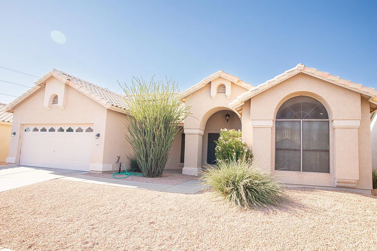 Building Photo - 3226 E Rosemonte Dr
