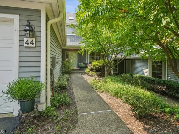 44 Village Dr, Montville Twp., NJ 07045