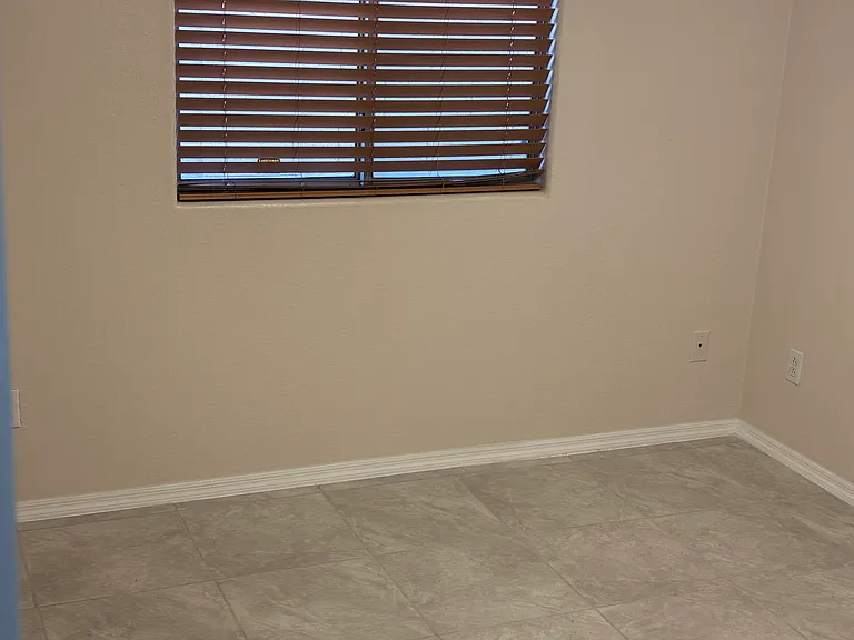1073 N Agave St — Photo 5
