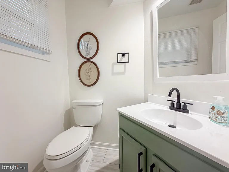 12821 Mill Brook Ct — Photo 10