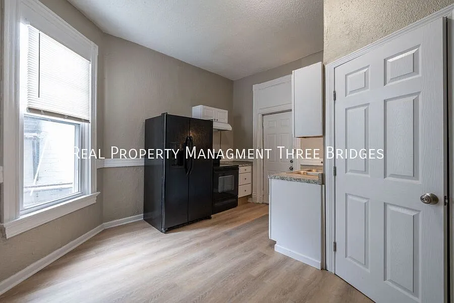 Rare 4 Bedroom 2 Bath in the City — Photo 3