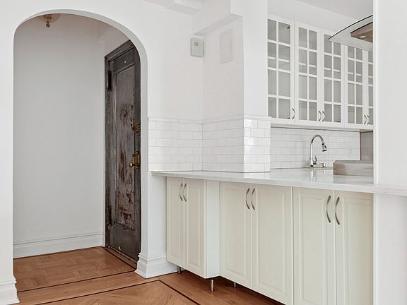 4th image of 245 W 107th St APT 15D