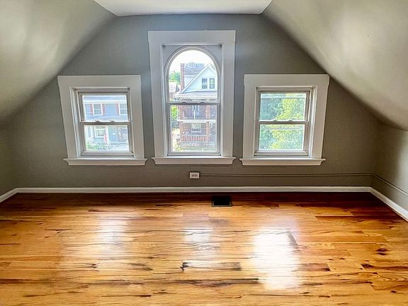 5th image of 2418 Hudson Ave Unit 2