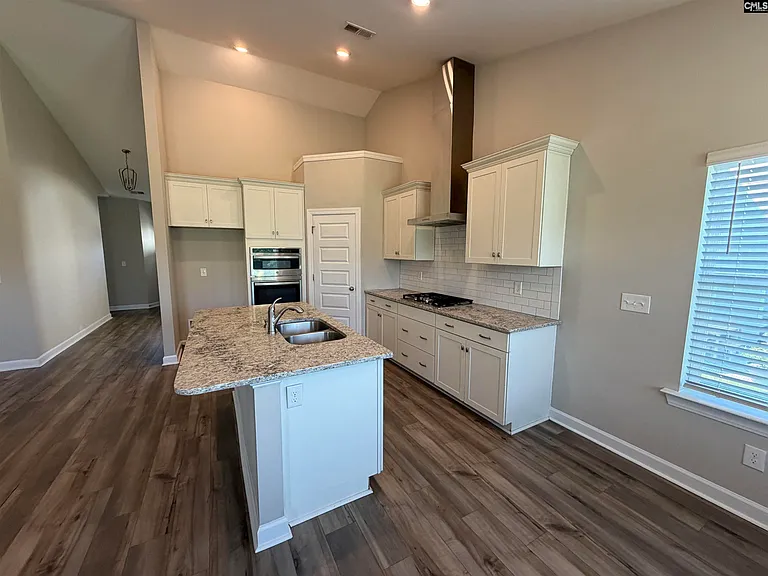 764 Ruskin Dr — Photo 2