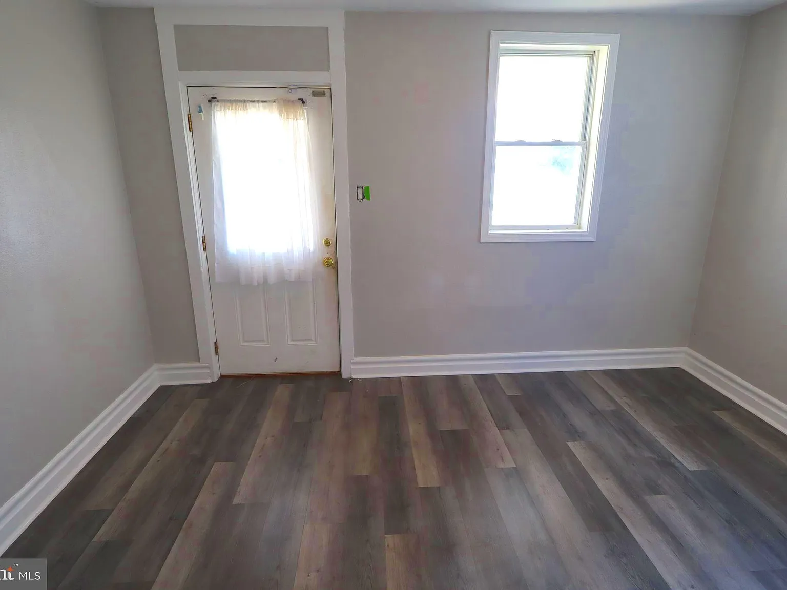 3 bed, 1100 sqft, $1,450 — Photo 2