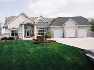 N158W19926 Brookside Dr, Jackson, WI 53037