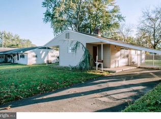 9 Balsam Rd, Levittown, PA 19057