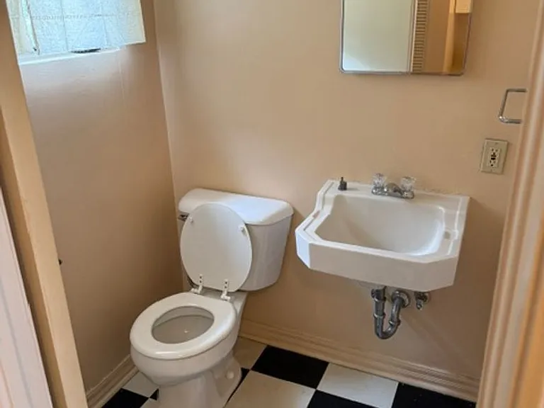 1810 N Juniper Ave — Photo 8