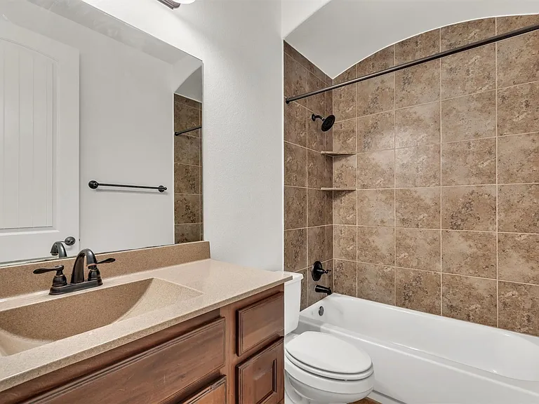 142 Goodwater Ct — Photo 26