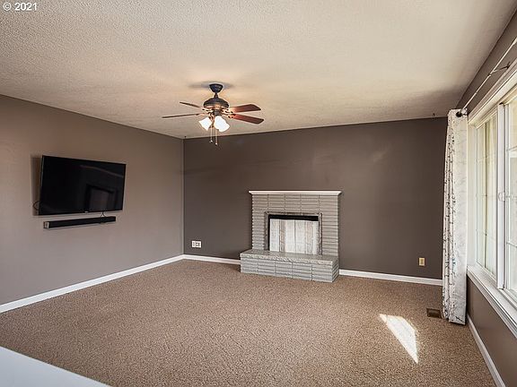 3rd image of 105 NW 338th Ave